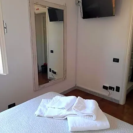 Il Viaggiatore Alojamento de Acomodação e Pequeno-almoço Marina di Massa